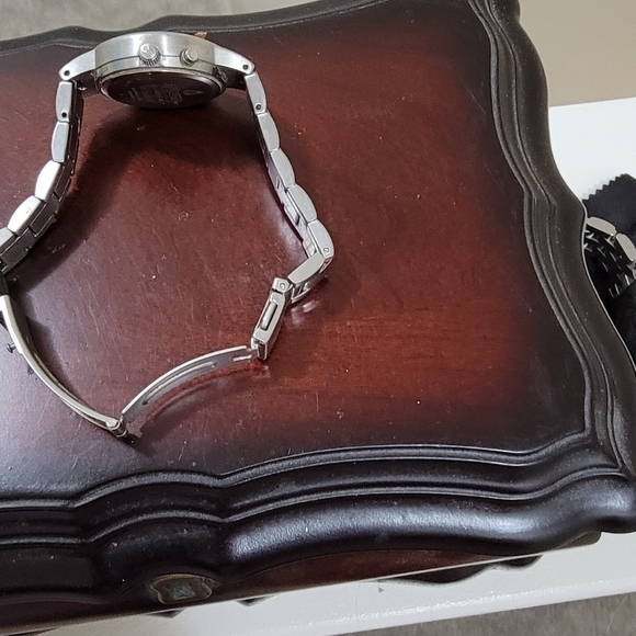 Woman's watch by Nixon - Picture 5 of 5